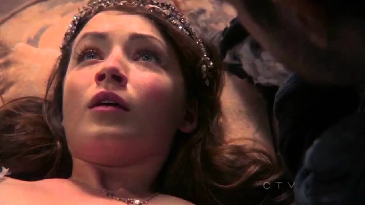 Once upon a time s02e01 Philip wakes up aurora