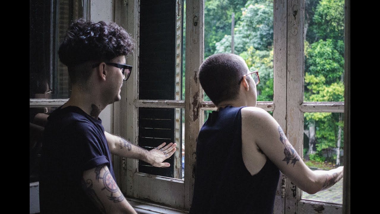 o artista em dia de exposição