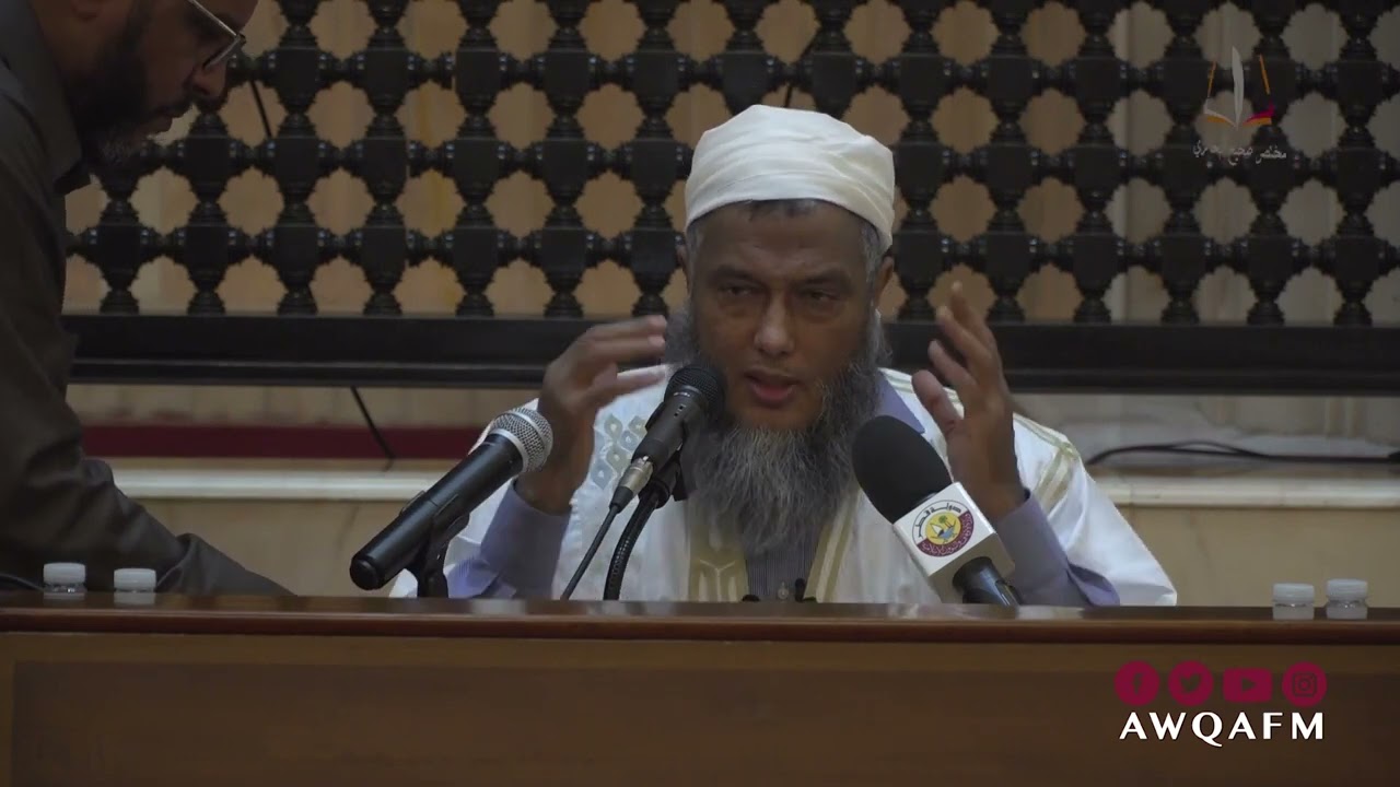 هل استعمال  رشاش الماء في الغسل مخالف لسنة الاغتراف؟ | فضيلة الشيخ محمد الحسن الددو