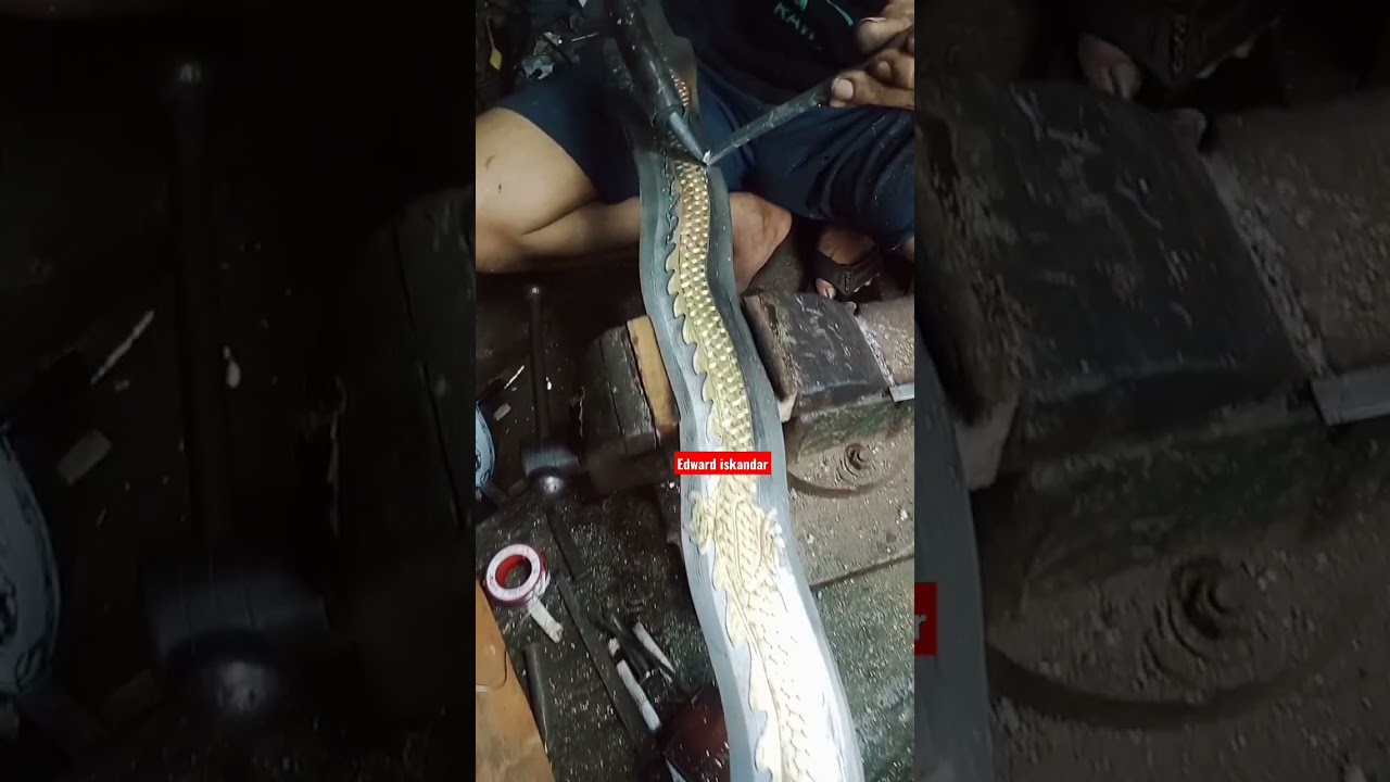 Proses Ukir Naga Puspa Di Bilah Keris Damascus #edward_blade_store #shortvideo #nagapuspa #krisnaga