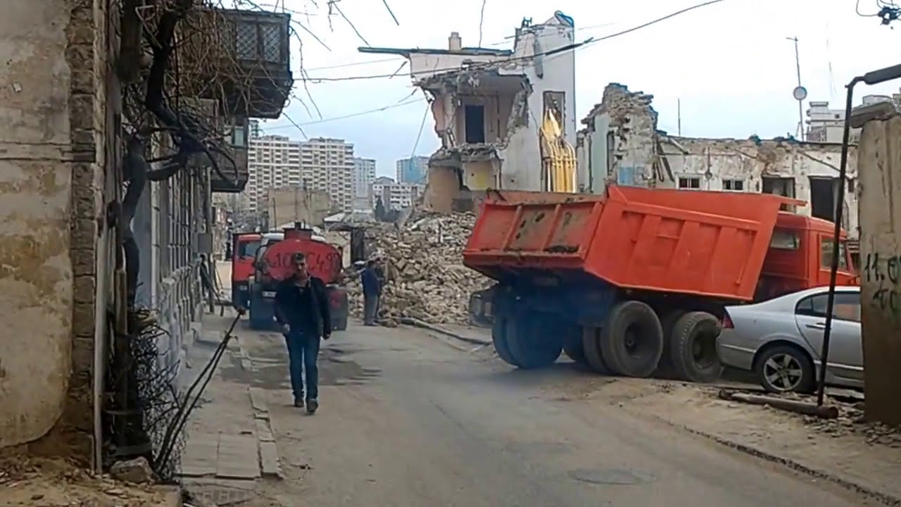 Sovetskide s&ouml;k&uuml;nt&uuml; 🚜 Evlərin sokulmesi 🎥
