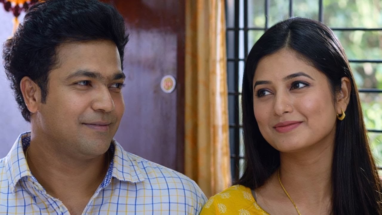 चल आज रोमँटिक मूवी बघायला जाऊया...मागची सीट बुक करतो - Romantic Scene - Prajakta Mali Movie Scene