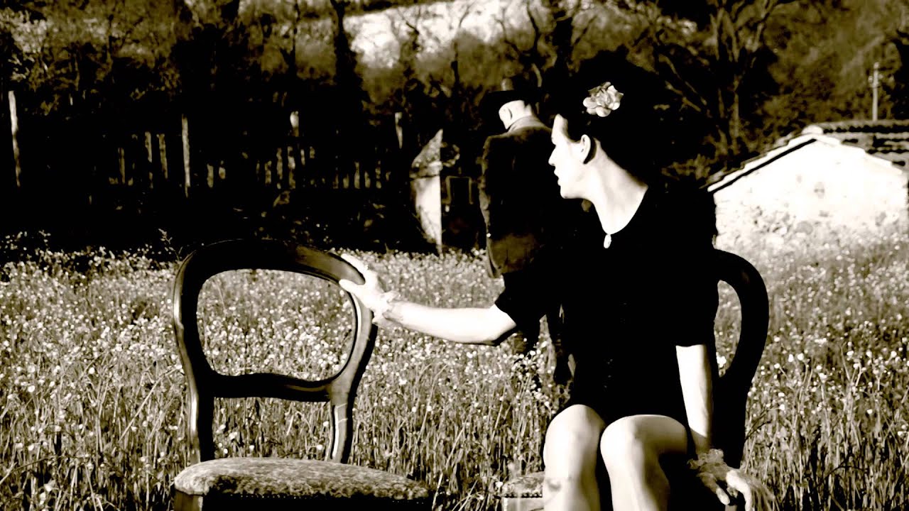 Stella Burns feat. Emma Morton - A Little Piece Of Blue (Videoclip / Twelve Records / 2013)