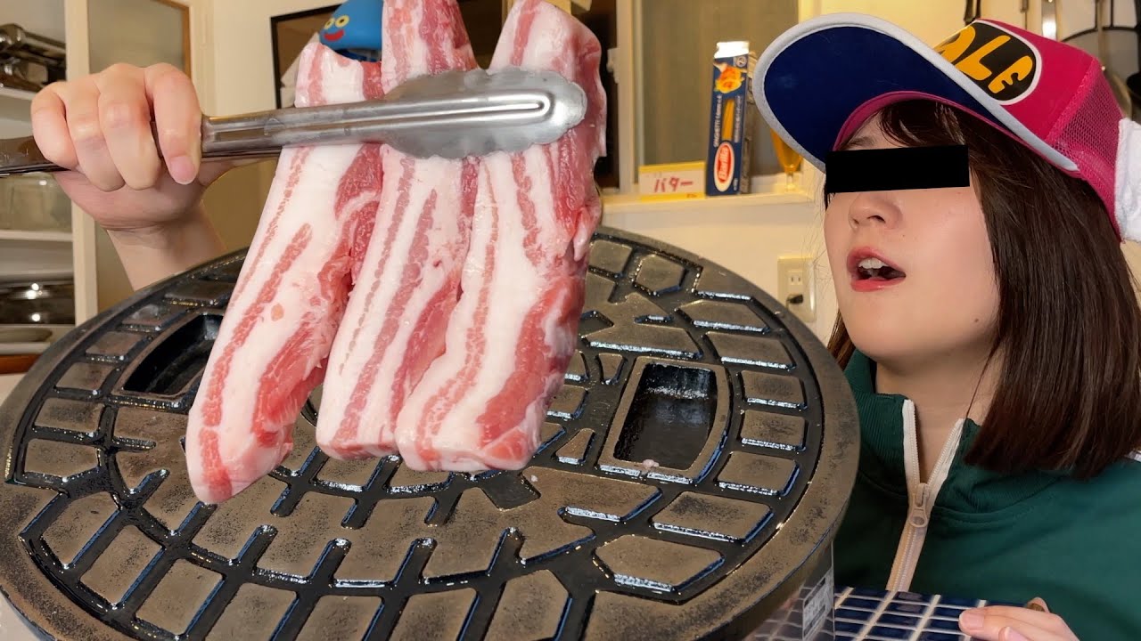 会社帰り腹ペコ限界すぎてマンホールで肉焼いて食う社畜OL【酒村いっも、】