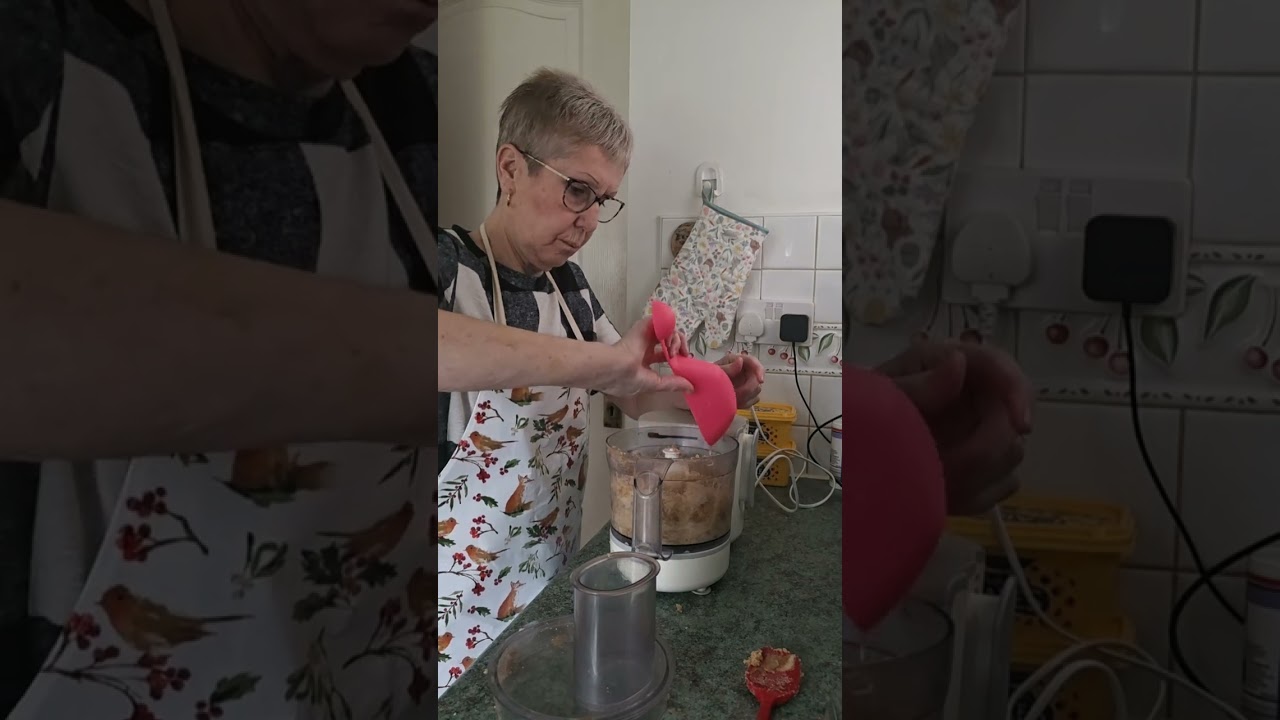 Рецепт булочек с корицей, приготовленных в кухонном комбайне.