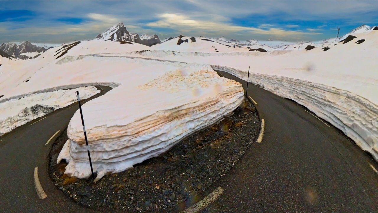 Вождение между стенами КРАСНОГО СНЕГА в ИЮНЕ 🇫🇷 Col Agnel 🇮🇹| Инста 360 4К 8К | Scenic Drive