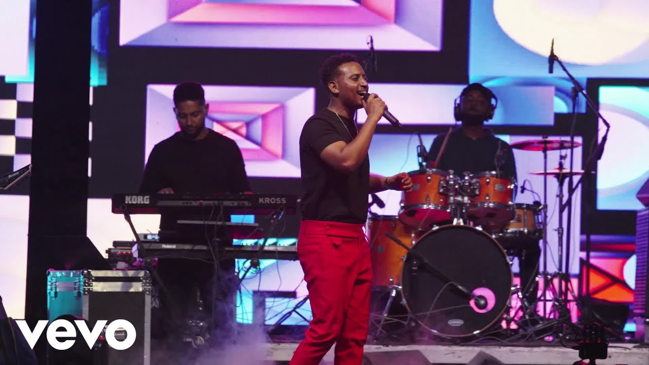 Leul Sisay - Yikochegnal - ይቆጨኛል _ Leul Concert (Official Music Video)