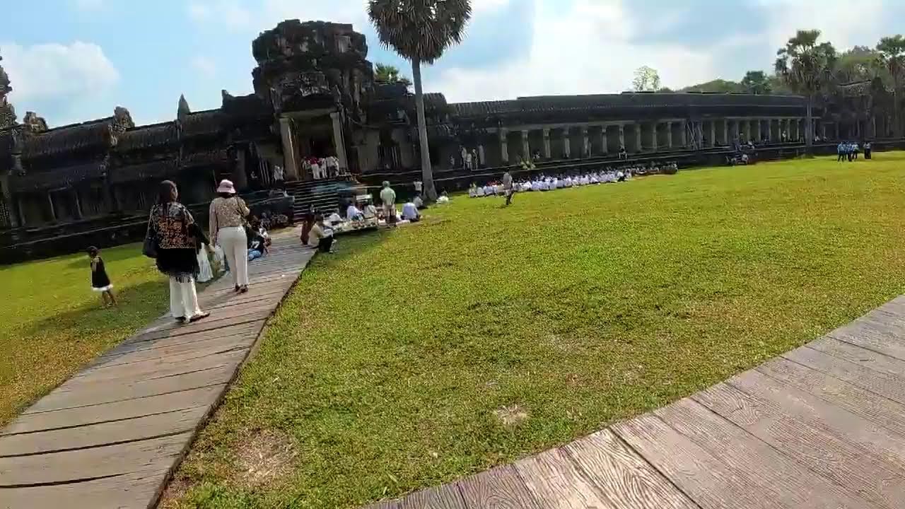 LIVE in Cambodia: Walking Angkor Wat 🇰🇭 (No Commentary ASMR)