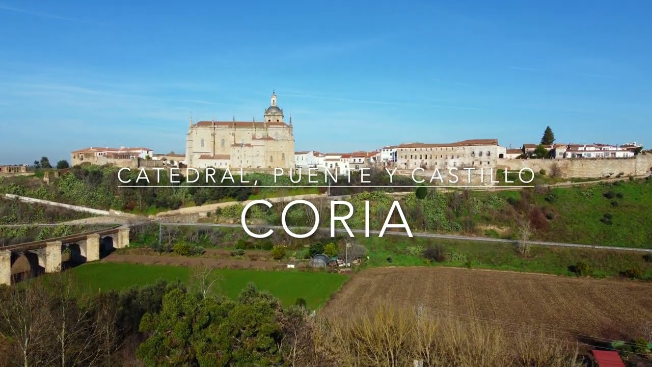 Coria: Catedral, puente y castillo (provincia de Cáceres) España