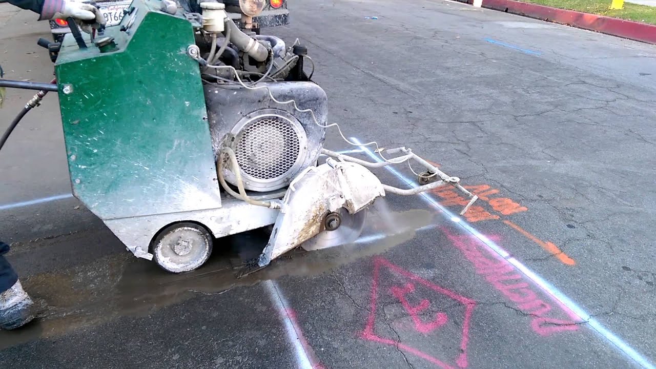 HTX1412 Cutting asphalt with 35HP flat saw