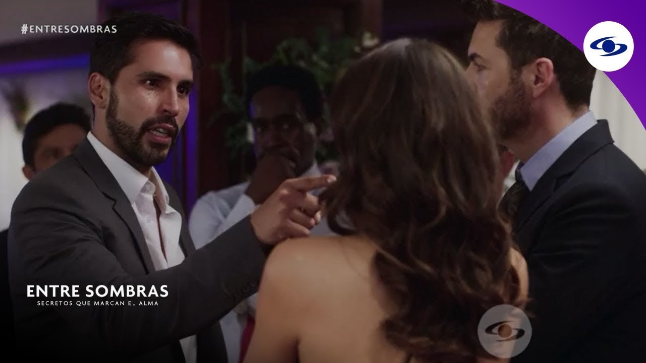 Entre Sombras: En medio de tragos y en un impulso de celos, Teo le confiesa su amor a Magdalena