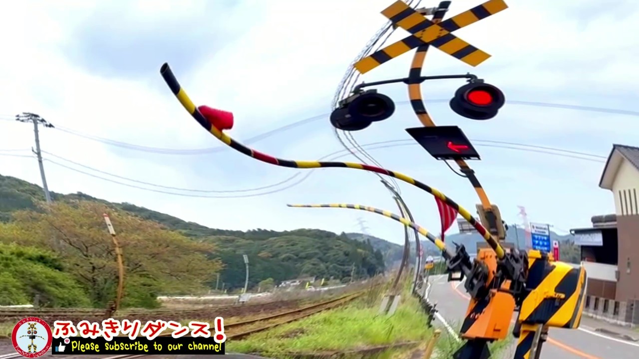 踏切ダンス 012【Synchronized Railroad crossing】 Japanese railroad crossing「Level Crossings & Trains」