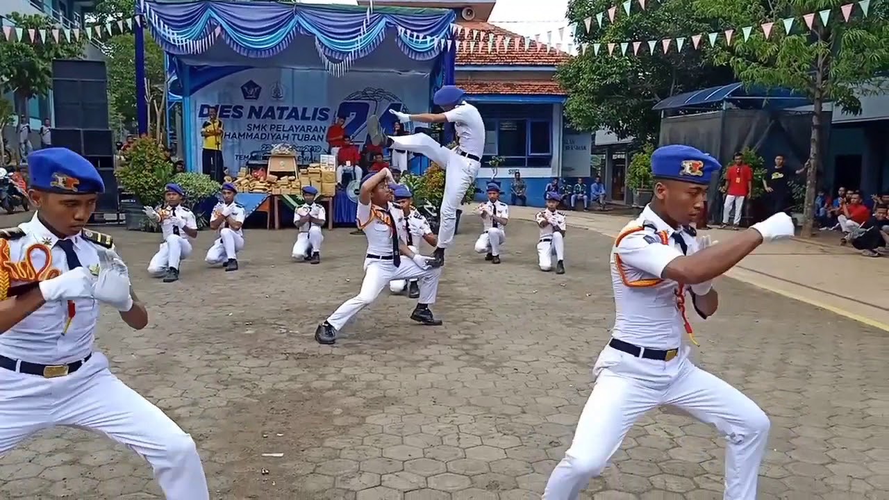 Taruna Taruni SMK Pelayaran Muhammadiyah Tuban