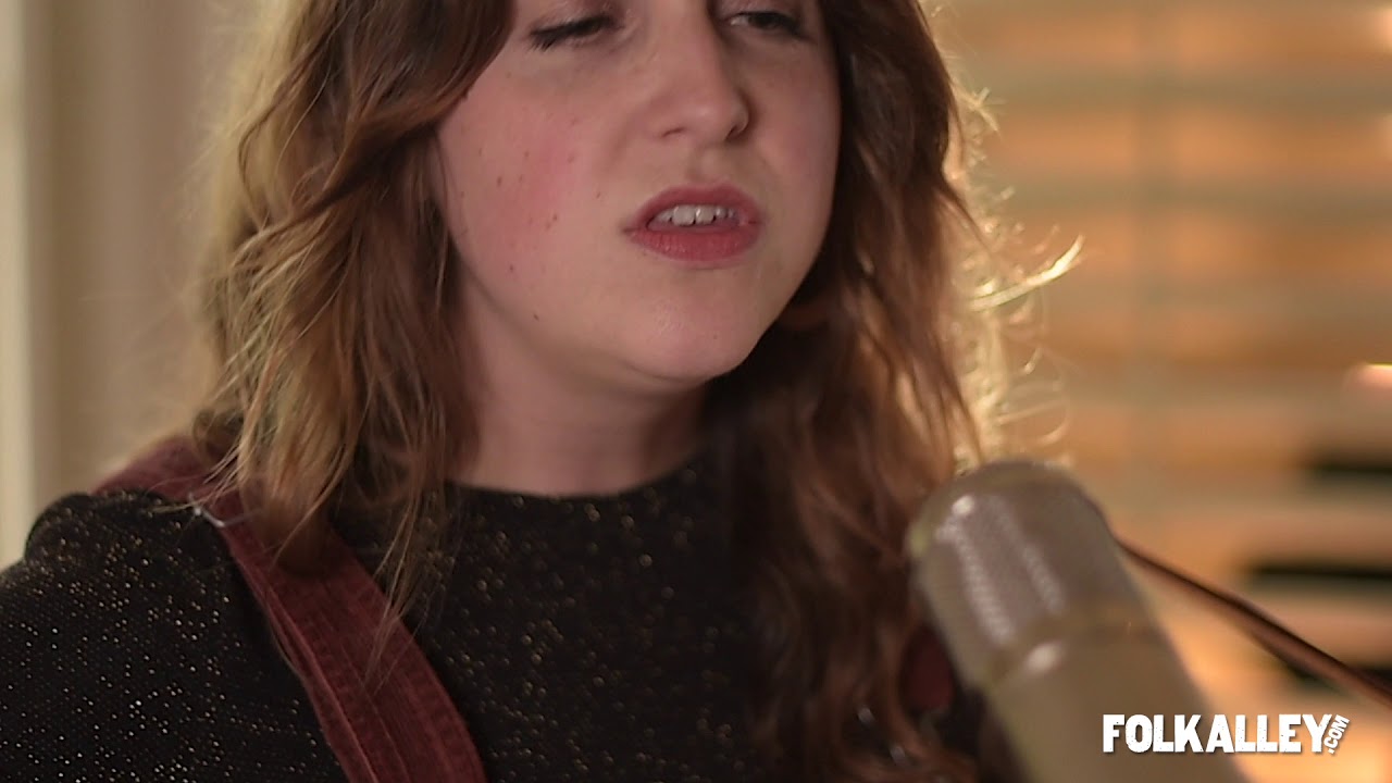 Folk Alley Sessions at 30A: Caroline Spence - &ldquo;Sit Here and Love Me&rdquo;