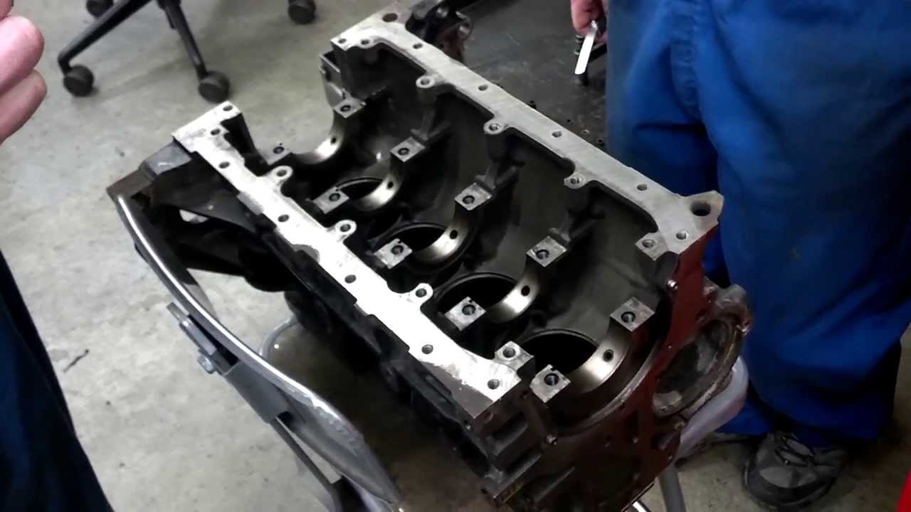 Checking main bearing bore alignment