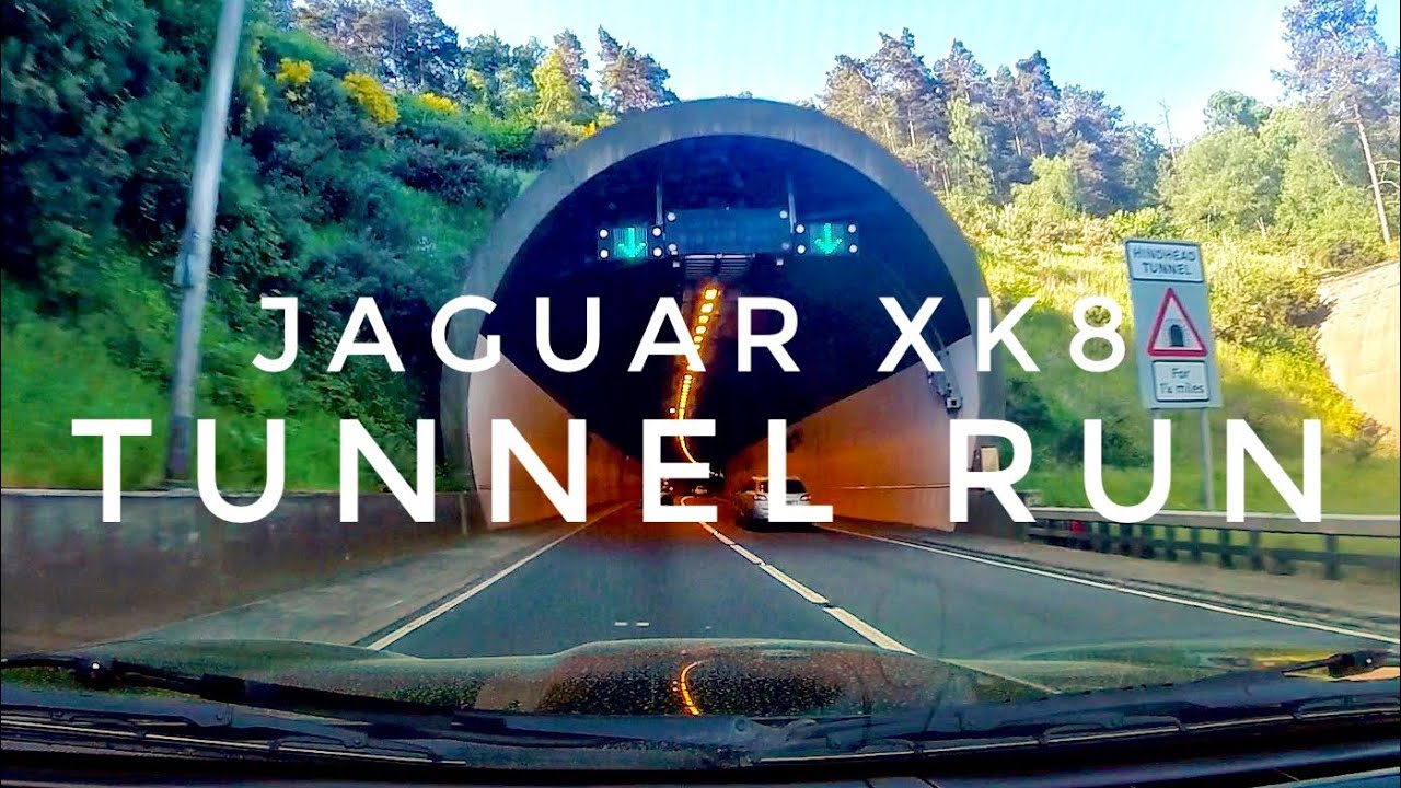 Jaguar XK8 - Tunnel Run