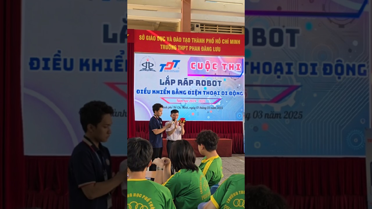 Cuộc thi lắp r&aacute;p robot điều khiển bằng điện thoại di động | THPT Phan Đăng Lưu & ĐH T&ocirc;n Đức Thắng