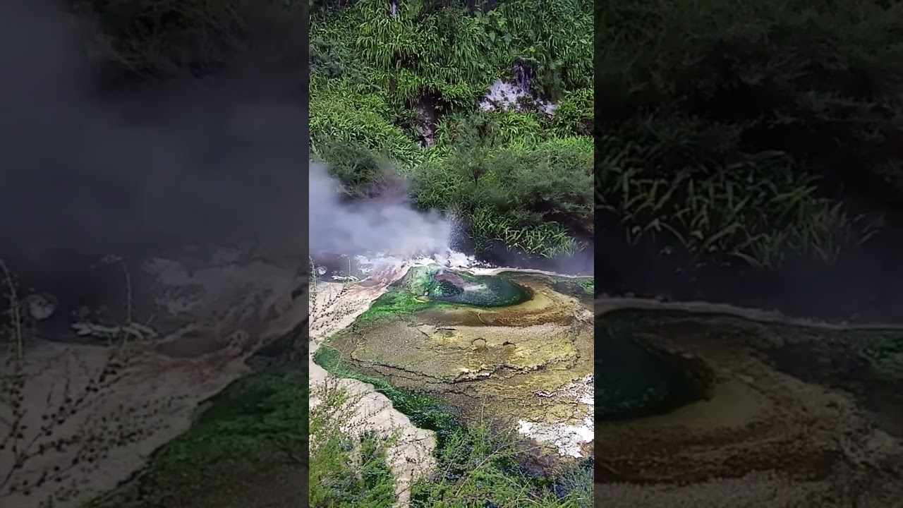 Mini geyser Nouvelle Z&eacute;lande - Waimangu volcanic valley