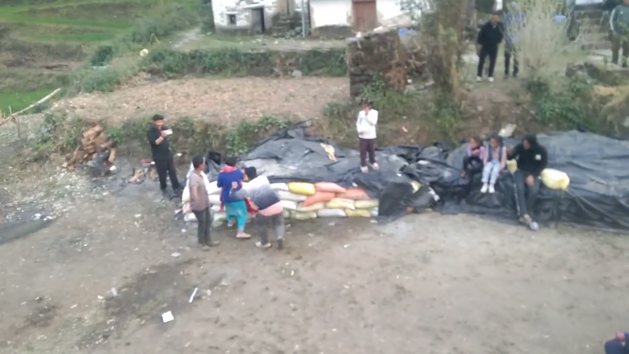 दोनों जनों का आपस में झगड़ा