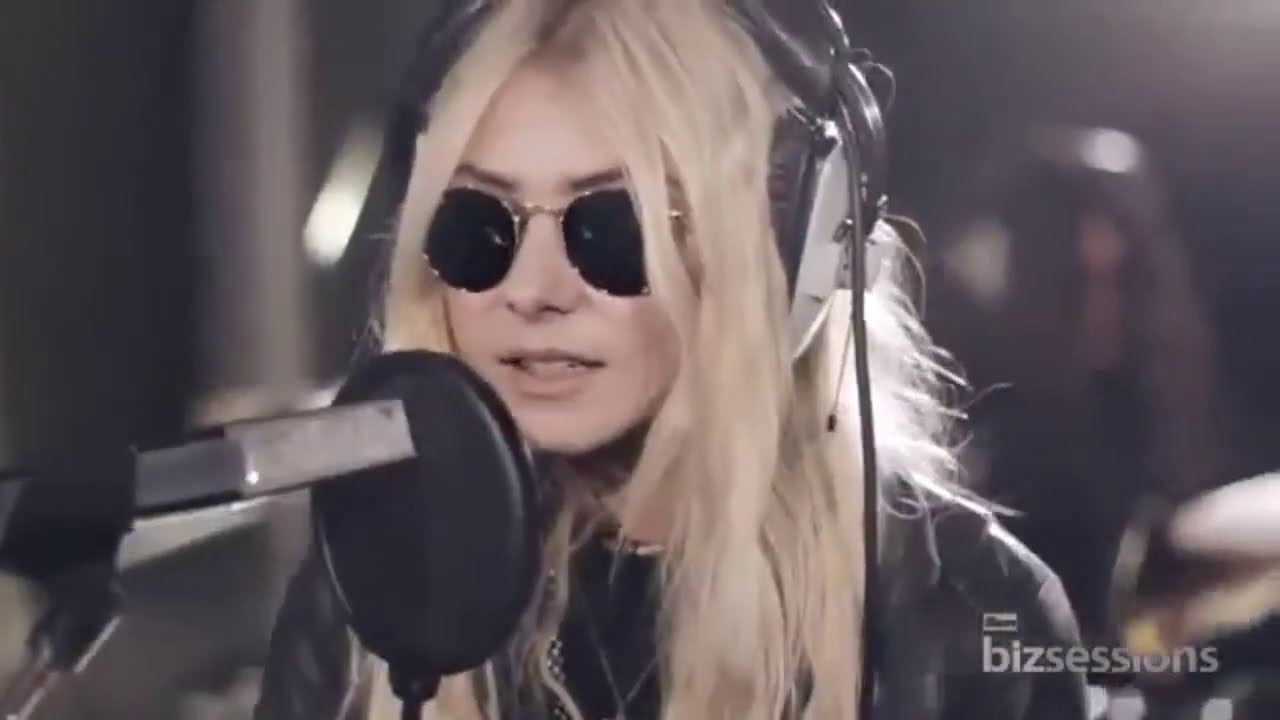 The Pretty Reckless FULL live show