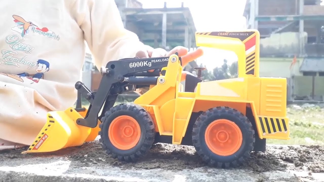 Dishan Play With JCB Excavator - Young Youtuber India