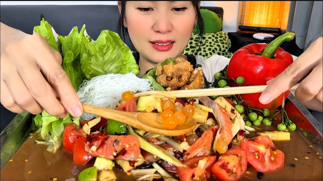 Thaifood ASMR ตำมั่วไข่ปลามันๆใส่แซลมอนทั้งเผ็ดทั้งนัว Tummour/muxed papaya salad MUKBANG SHOW 