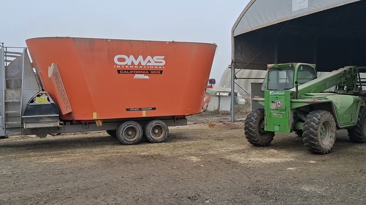 Biggest Feed mixer in Europe |Equipment |Loading,mixing and feeding the cows