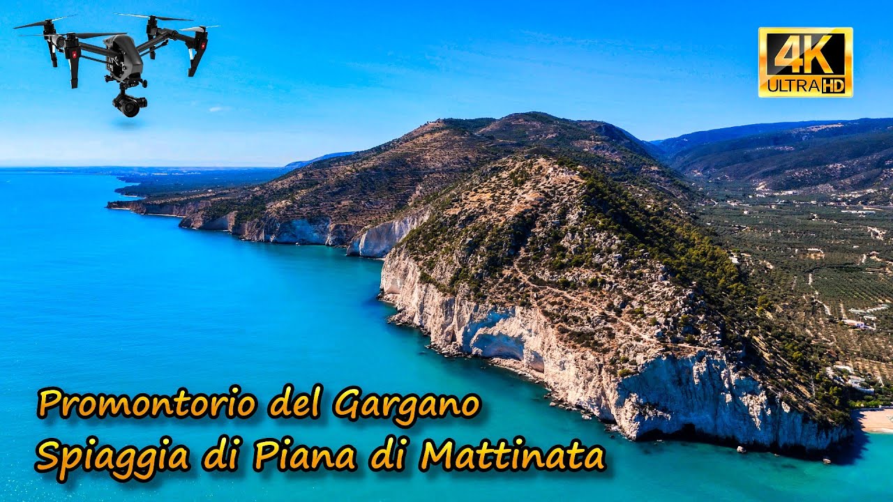 Spiaggia di Piana di Mattinata – plaża na Półwyspie Gargano we Włoszech – relaksujący lot dronem 4K