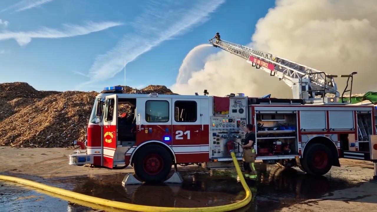 Großbrand auf Wertstoffhof in Weilerbach