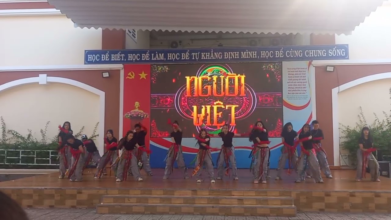 Nhảy Xuân 2026 lớp 12A11 NVT
