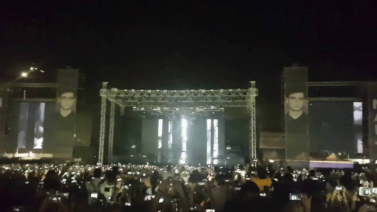 Martin Garrix at Sunburn Arena Mahalaxmi RaceCourse Mumbai 2016
