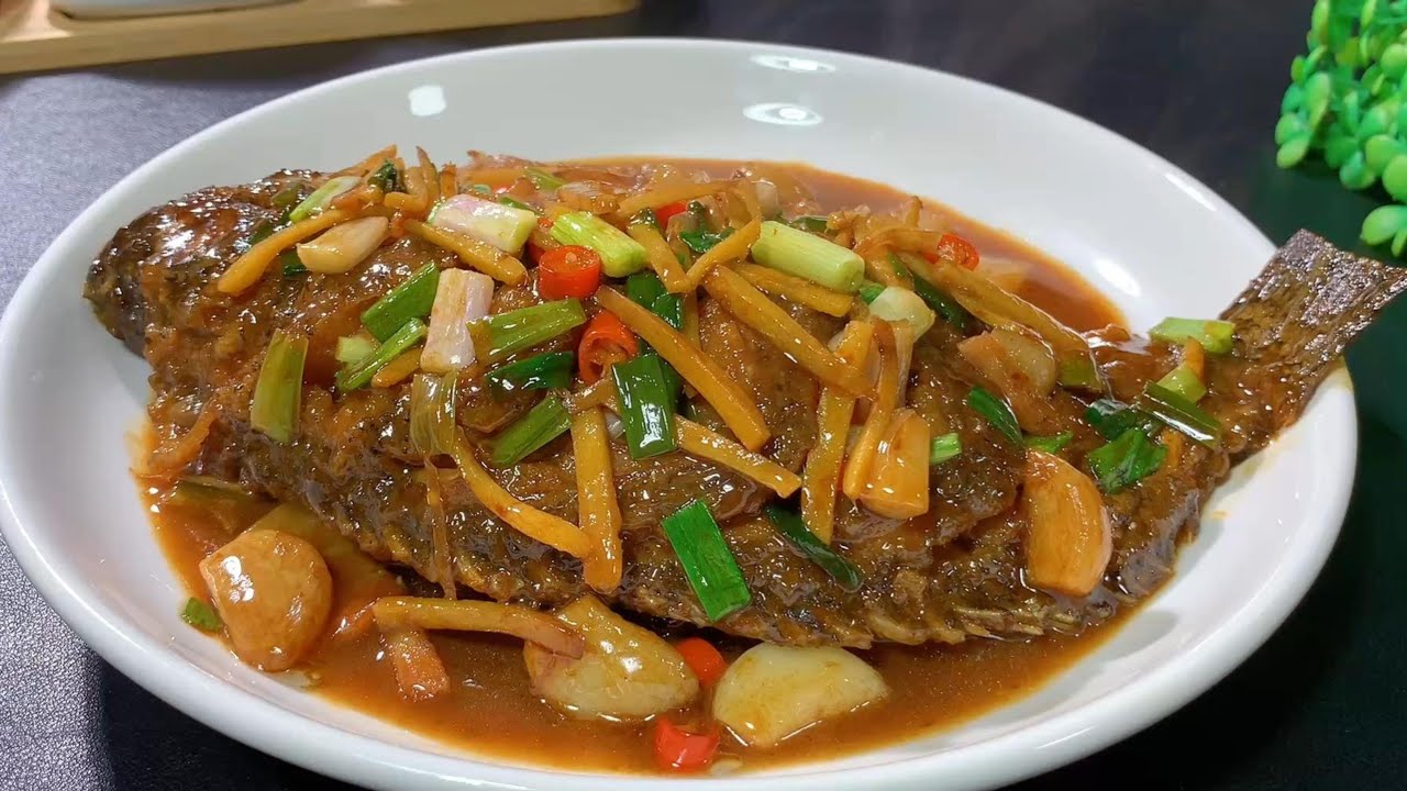比清蒸更香！廣式紅燒魚的家常做法，醬汁濃醇，湯汁拌飯都好吃，【天天相見廚房】，#紅燒魚食譜，#紅燒魚料理，#紅燒魚的做法，#BraisedFish，#Delicious #FishRecipes