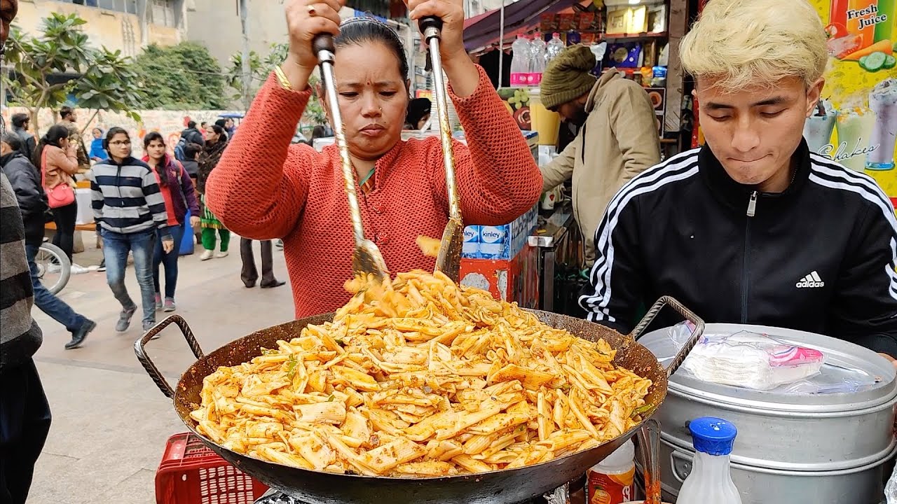 Hardworking Aunty Selling Pasta on Street | Desi Style Pasta | Indian Street Food