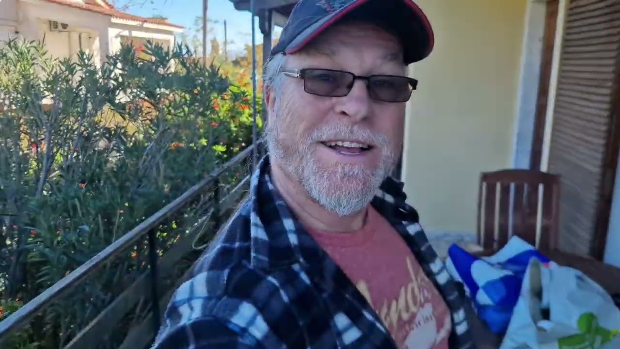 Это жестокое солнце разрушило деревянные конструкции. Могу ли я найти на Кефалонии пляж, к которо...