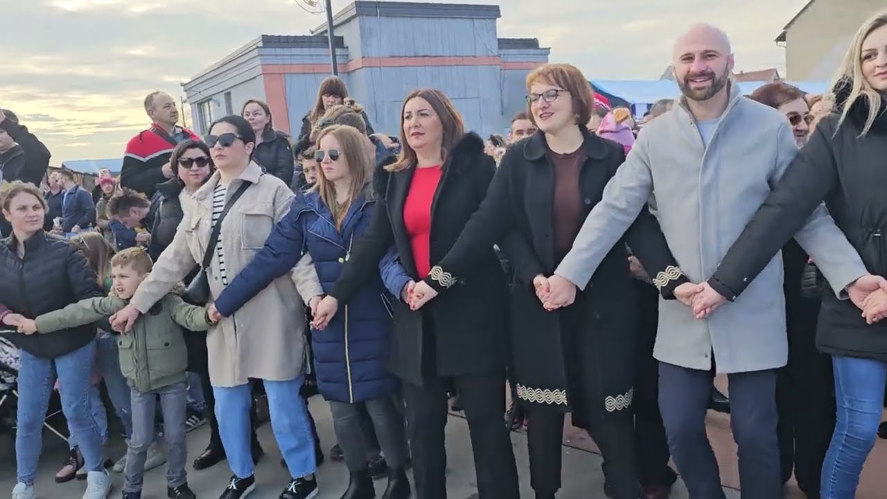 Doček 2024.godine na Trgu bećarca uz taraban.