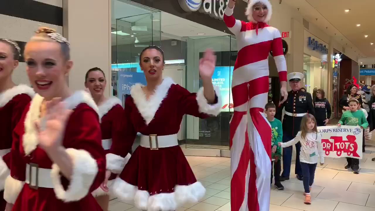 Santa parade at the Deptford Mall