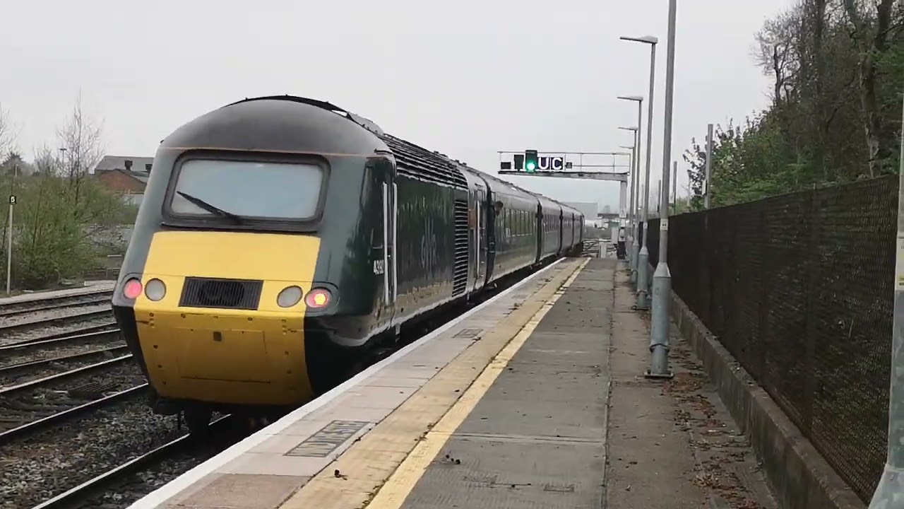 trains at Gloucester with the HST 6 tone