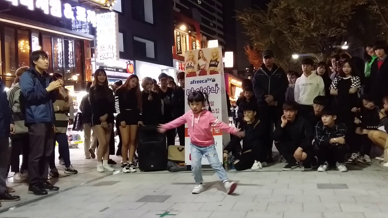 2017.10.15&걷고싶은거리&홍대&할리스커피앞&버스킹&게스트(퍼스트원)&여성댄스팀&Diana&by큰별