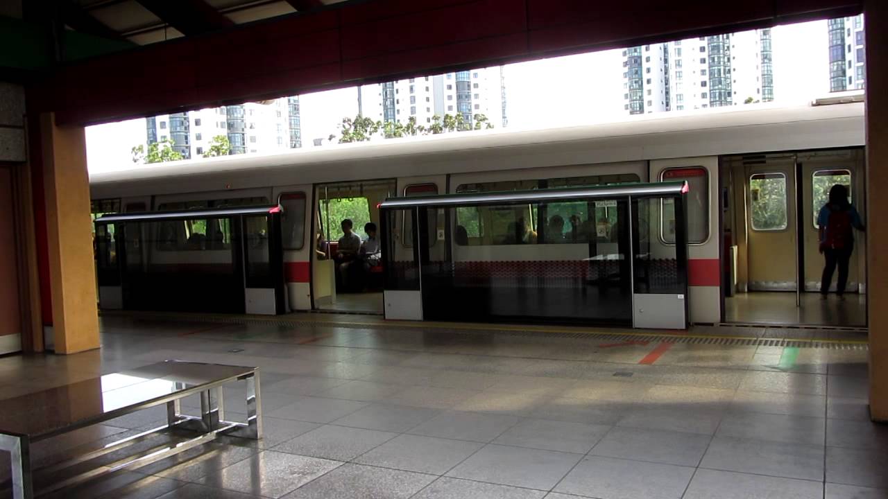 SMRT - Trains at EW25 Chinese Garden on 25 October 2013 Morning
