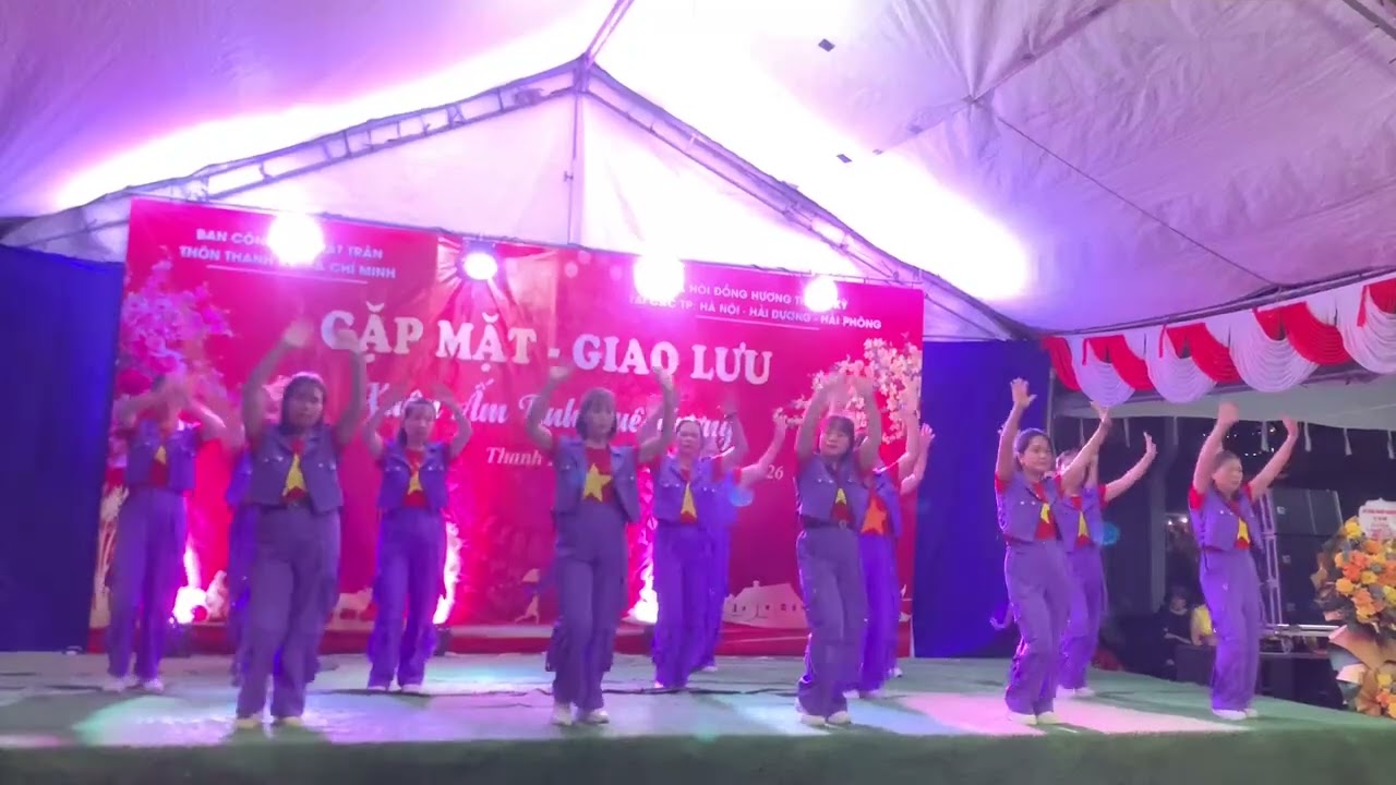 Phố xuân . CLBDV xóm Cao Thắng tại đình làng thôn Thanh Kỳ ngày 1/3/2026.