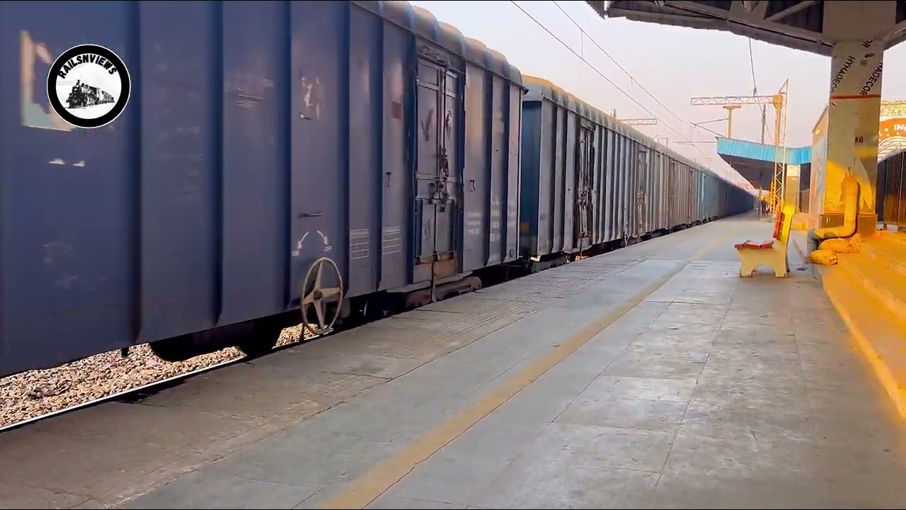 मालगाड़ी vs हावड़ा राजधानी एक्सप्रेस ⚡ जब दोनों ने स्पीड में किया क्रॉस #subscribe 