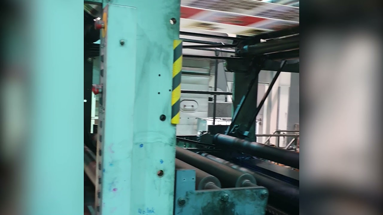 Laufende Druckmaschine im Zeitungsdruck