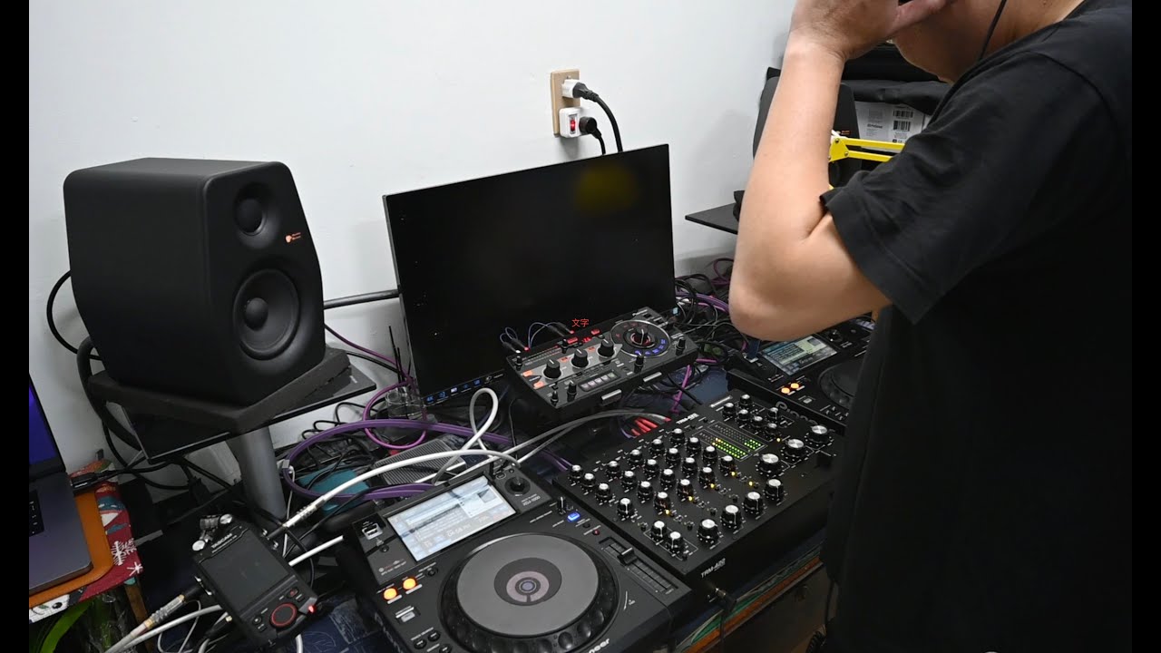 Bocchi the Tech-House ...   2022聖誕節快樂...   (Omnitronic TRM-422)