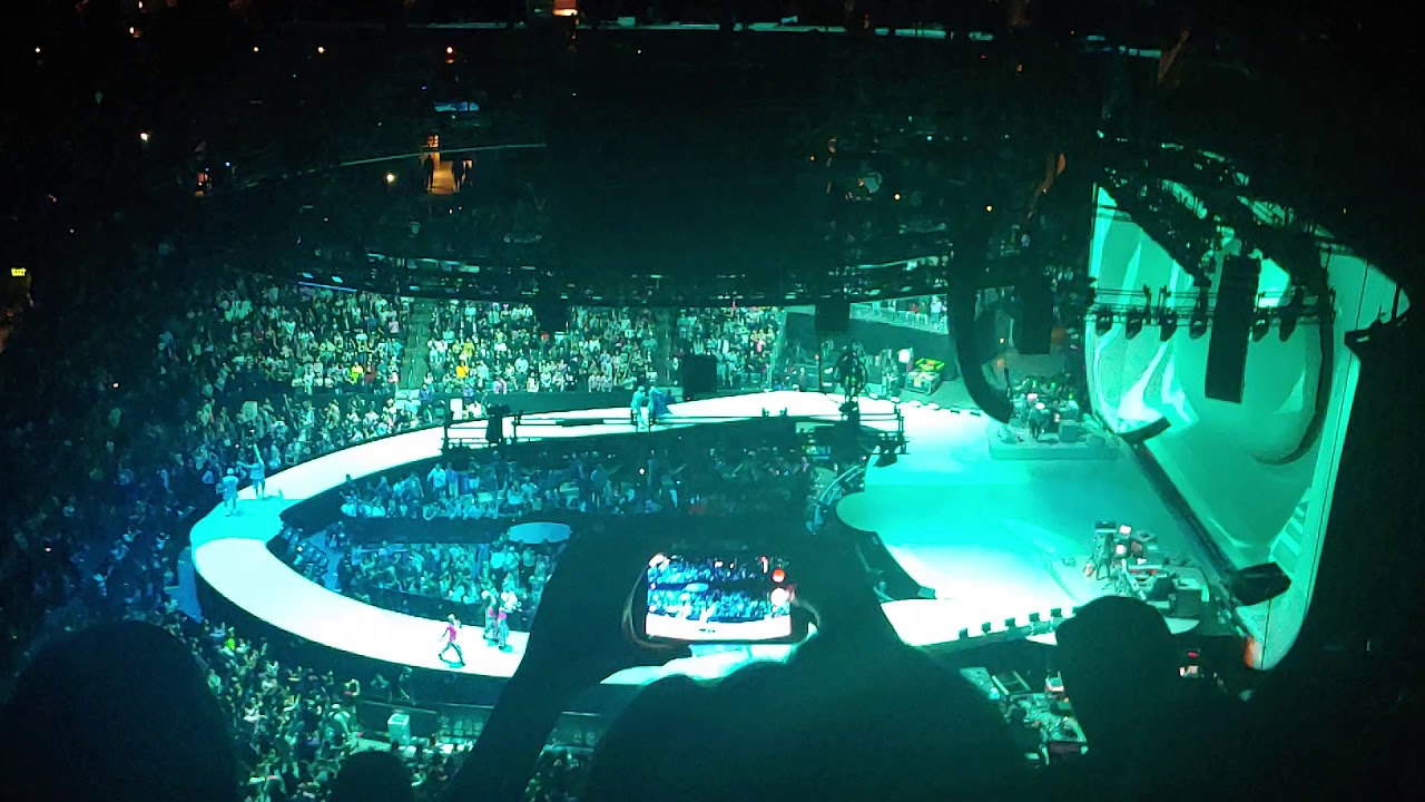 Bloodline - Ariana Grande (Live @ Staples Center 5/6/19)