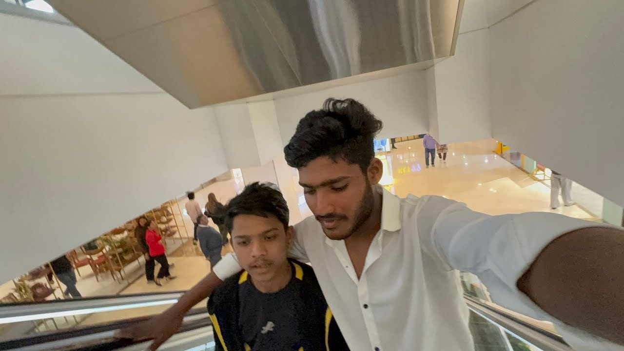 DLF MALL sector 18  #vlog #vlogging #minivlog 