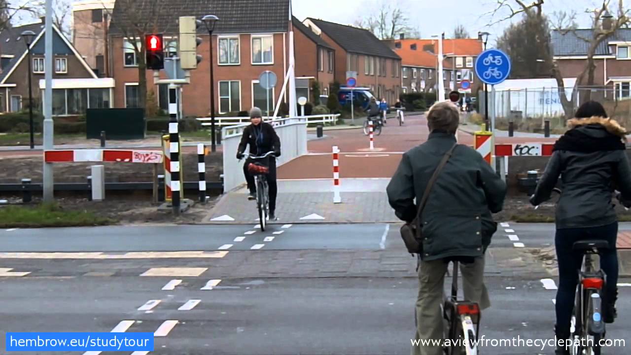 FlorijnAs: Molenbrug. One of two bridges now narrower in Assen. Causes conflict with pedestrians