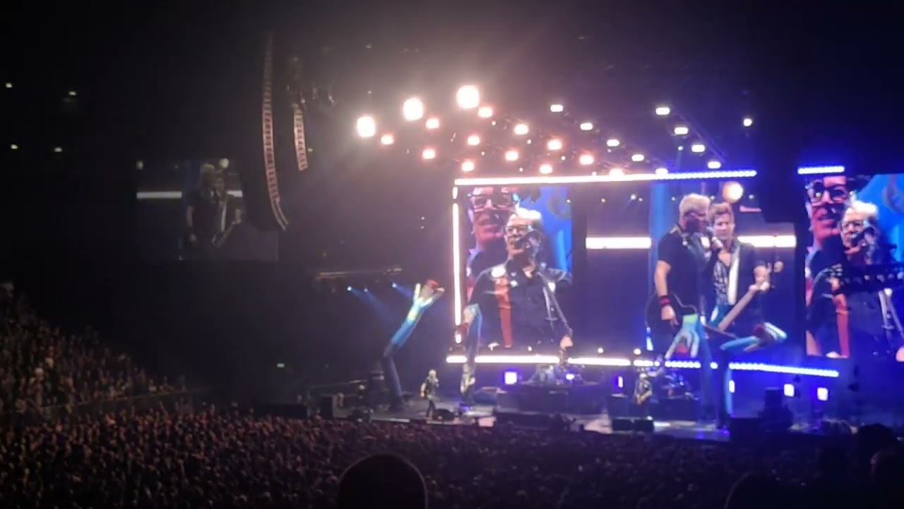 The Offspring  - Pretty fly (for a white guy) (live @ LANXESS arena, Köln (Cologne), 05.11.2025)
