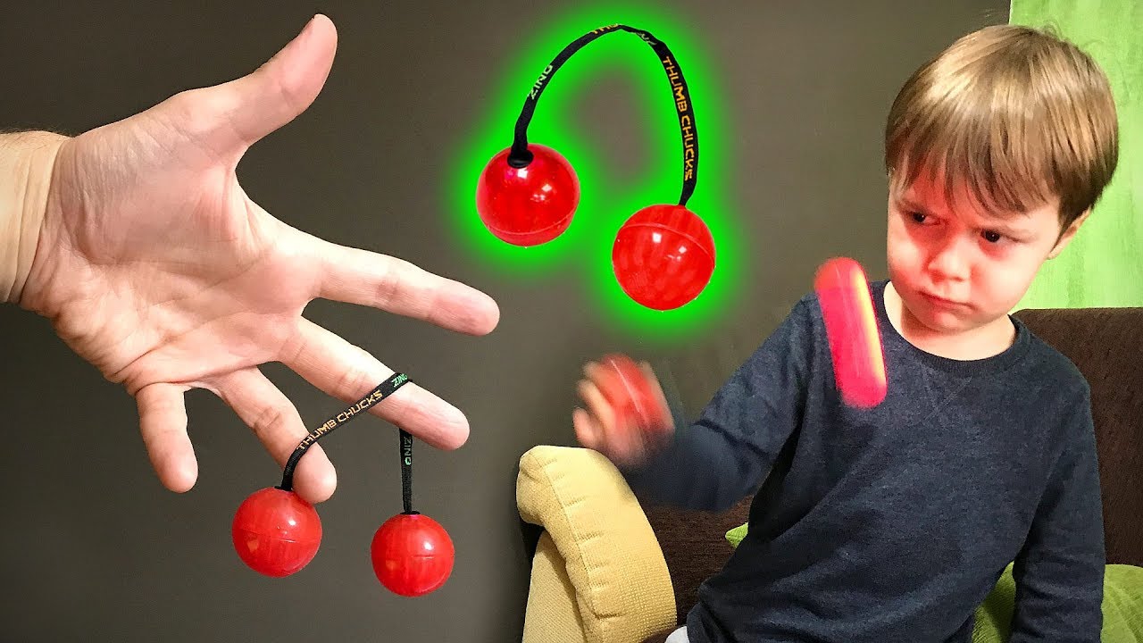 THUMB CHUCKS E MANOBRAS INCRÍVEIS!! Brinquedo Fidget Spinner com Bolas que Brilham no Escuro - Toys