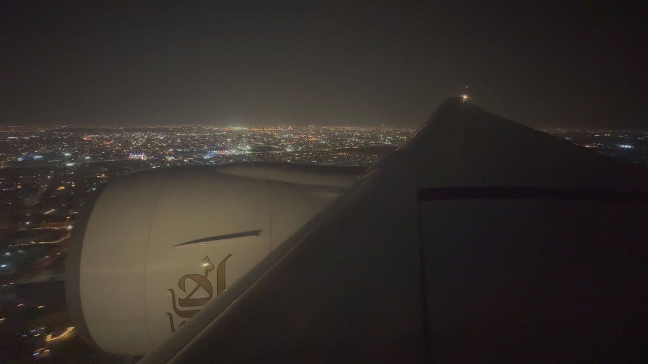 Smooth Night Landing in Dubai – Emirates Boeing 777-300ER
