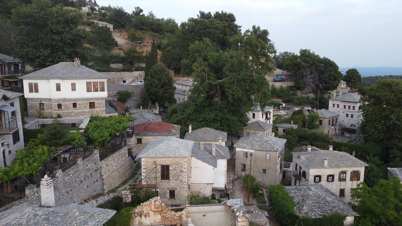 Ένας πίνακας ζωγραφικής στο Πήλιο: Πινακάτες από ψηλά - Greece, Pelion: Pinakates village from above